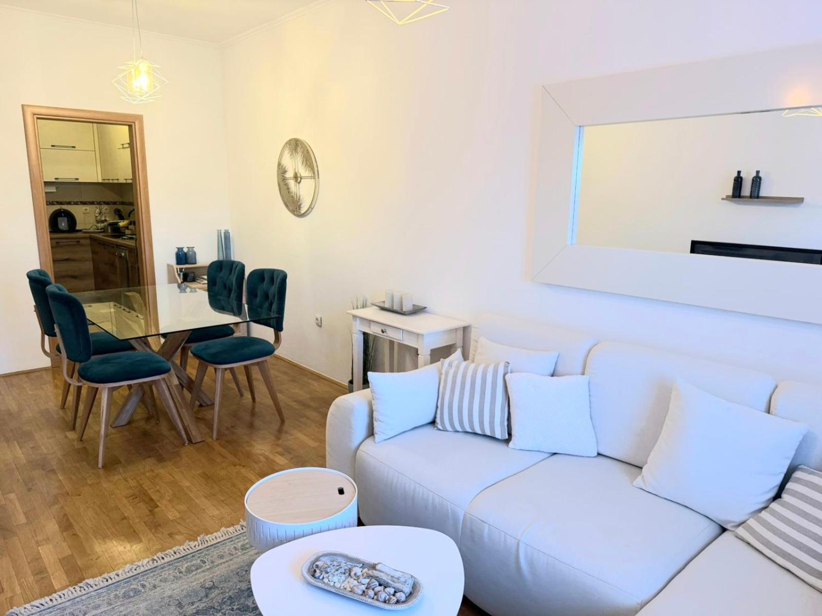 Aluna Bay Apartment * Budva